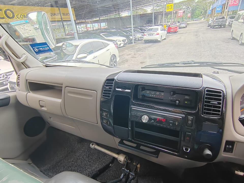 2021 HINO XZU414 RB/HIR HM 4 TAN