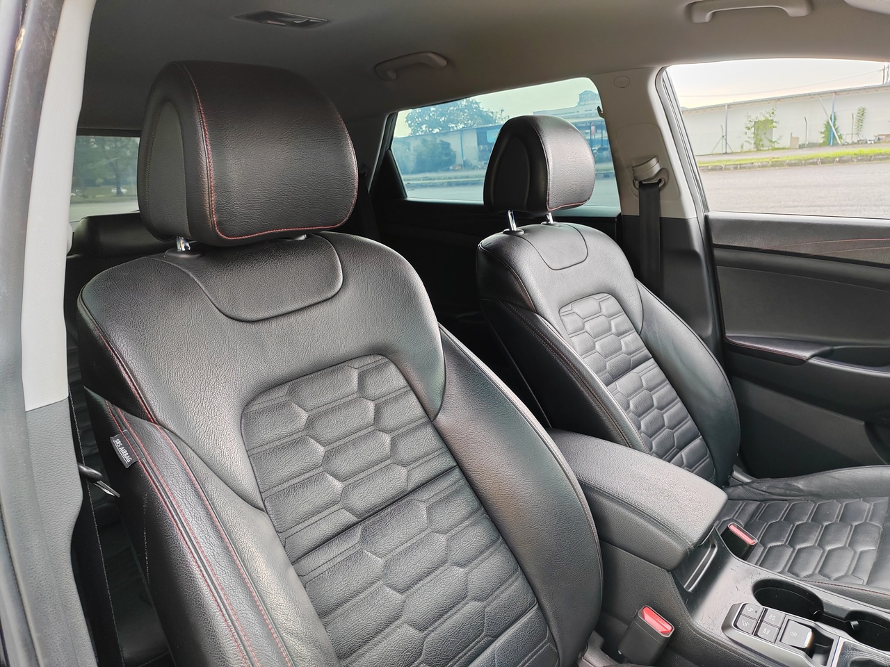 2016 HYUNDAI TUCSON ELENGANCE 2.0 (A)