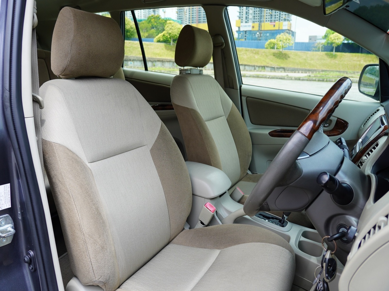 2015 TOYOTA INNOVA 2.0 G (A)