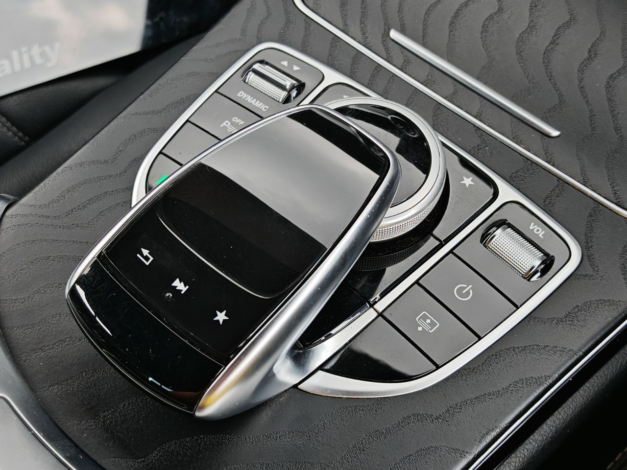 2017 MERCEDES BENZ C200 AMG LINE 2.0 (A)